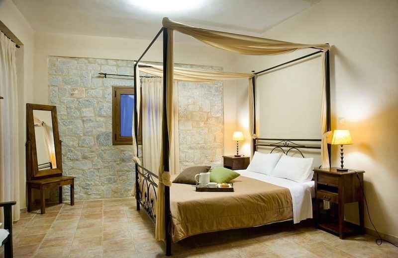 Vlyhada Guesthouse