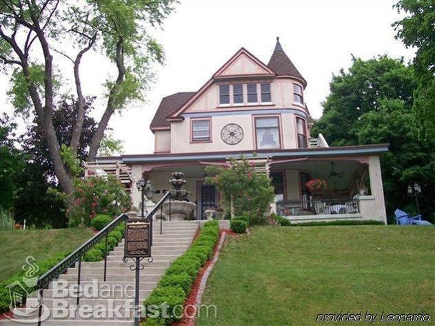 Isadoras Bed And Breakfast