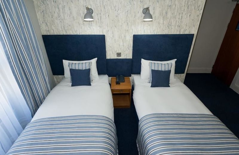 Falcon Hotel