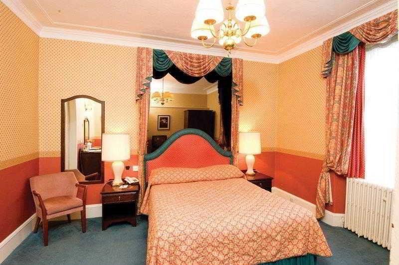 Burnett Arms Hotel