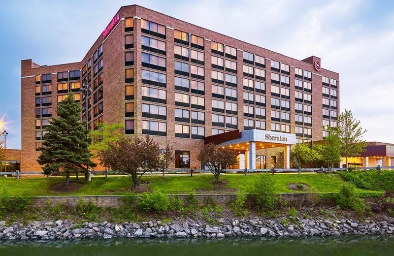 Sheraton Lisle Naperville Hotel