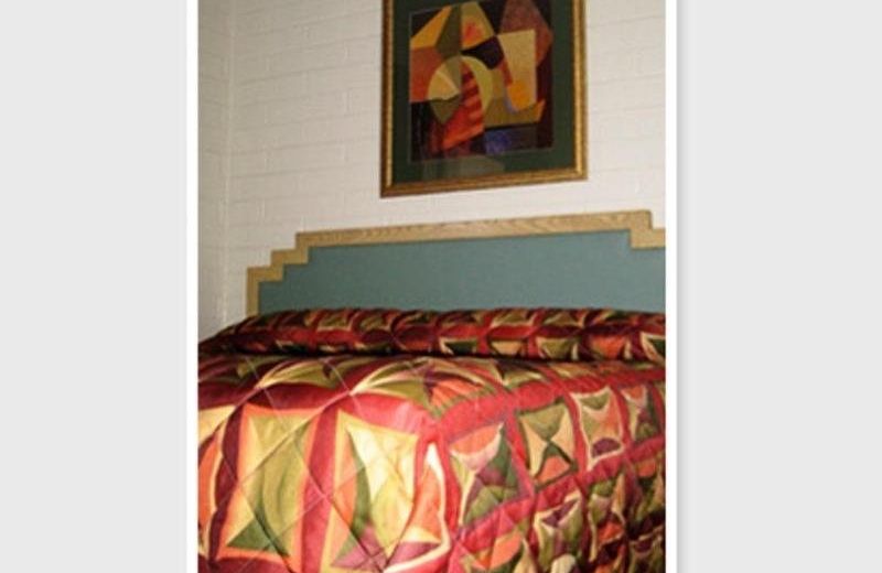 Econo Lodge Inn & Suites