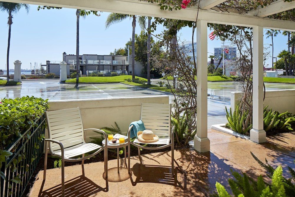 Glorietta Bay Inn