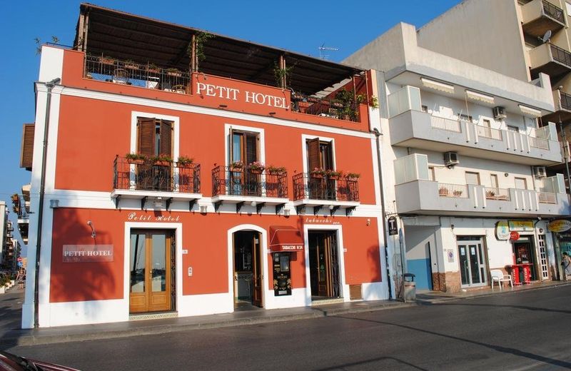 Petit Hotel