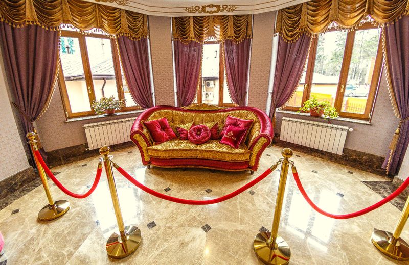 Avshar Hotel