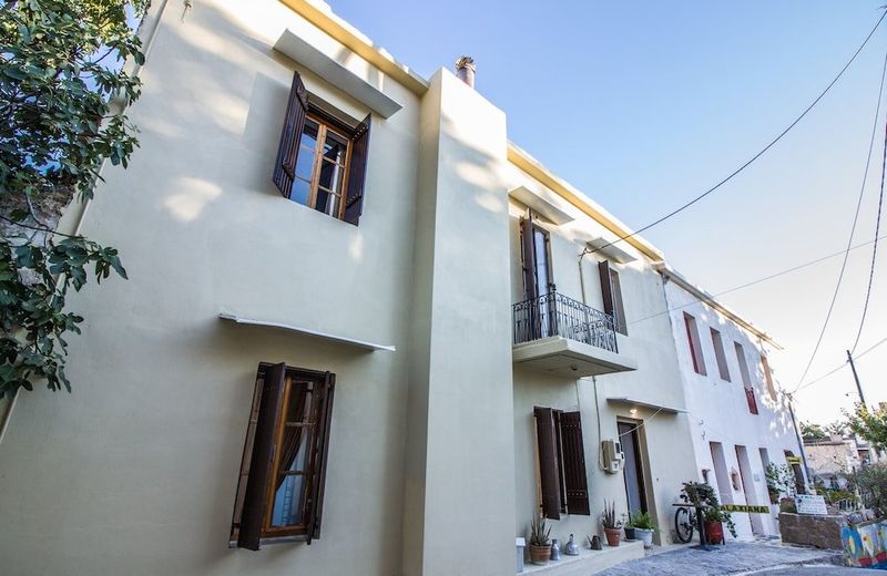 Malaxiana Houses