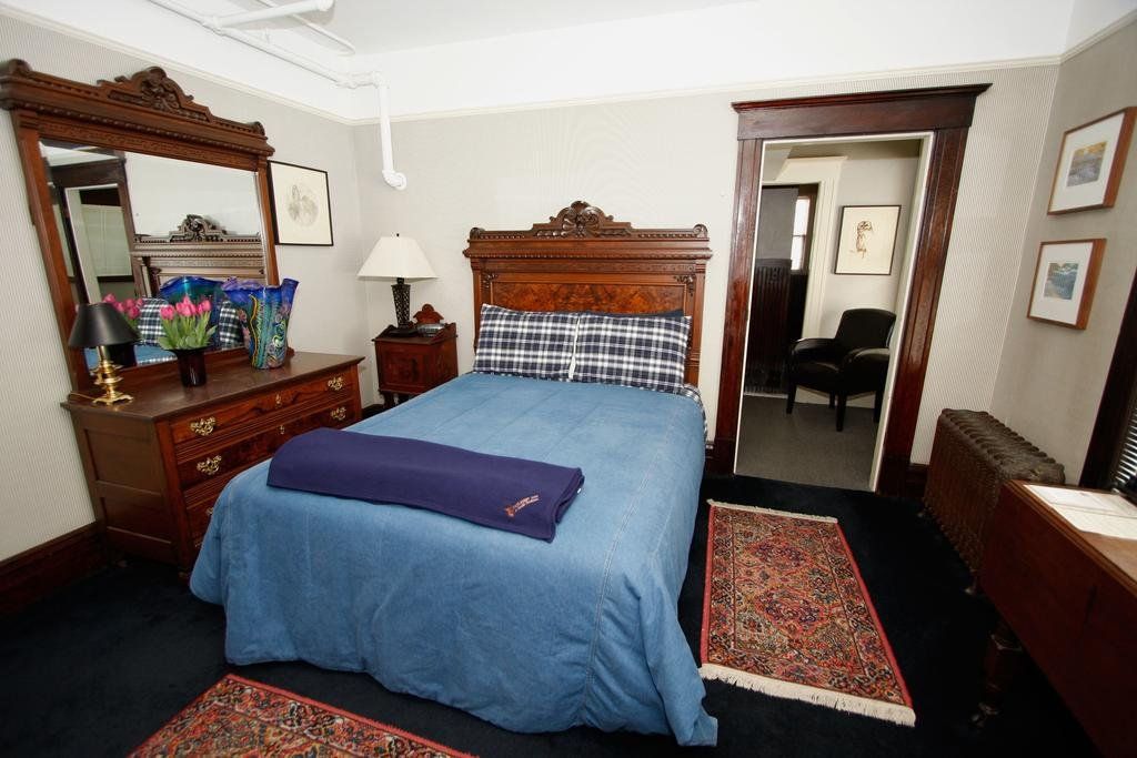 Gaslight Inn