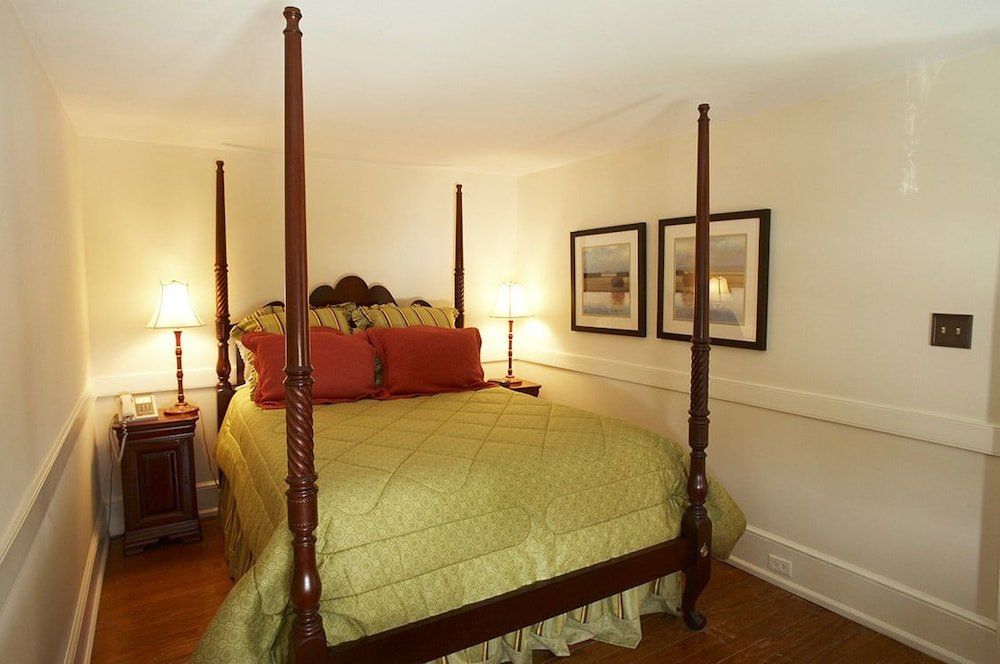 THE SMITHFIELD INN