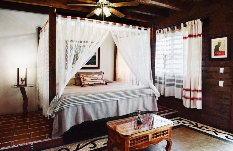 Paradise Hotel Boutique & Lounge