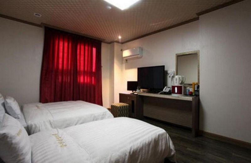 Chuncheon Tourist Hotel