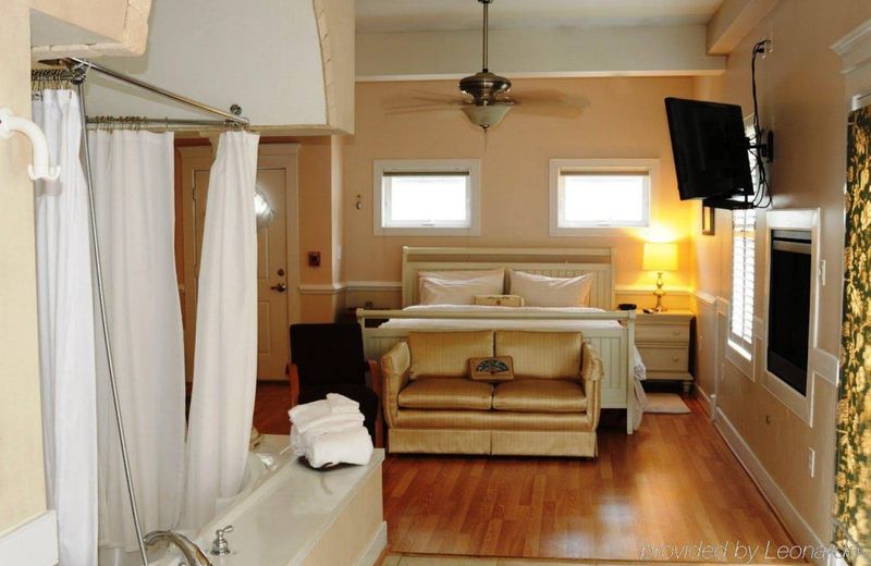 Acorn Hill Lodge and Spa