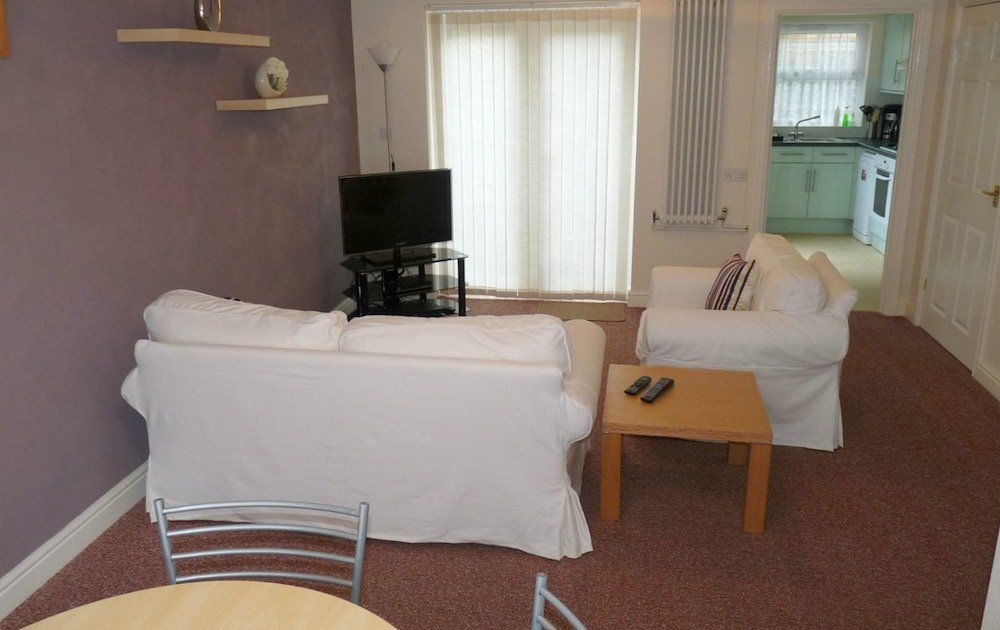 Friars Walk houses with 2 bedrooms, 2 bathrooms, fast Wi-Fi and private parking