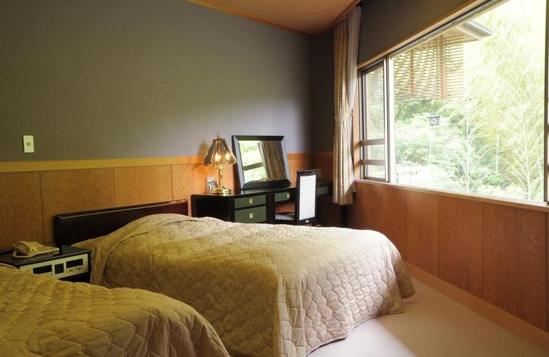 Yugawara Onsen Kawasegien Isuzu Hotel