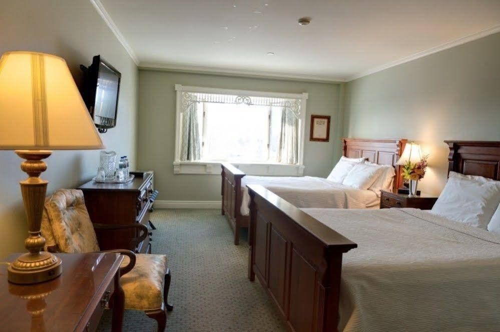 St James Hotel Selma Tapestry Collection by Hilton
