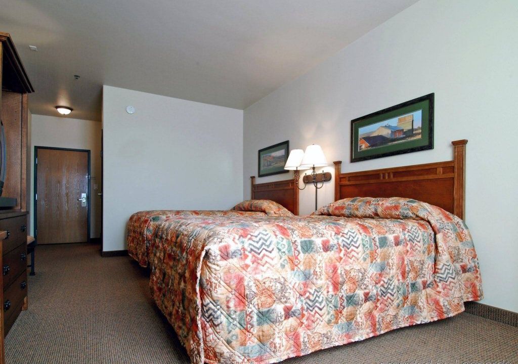 Econo Lodge Inn & Suites Bridgeport
