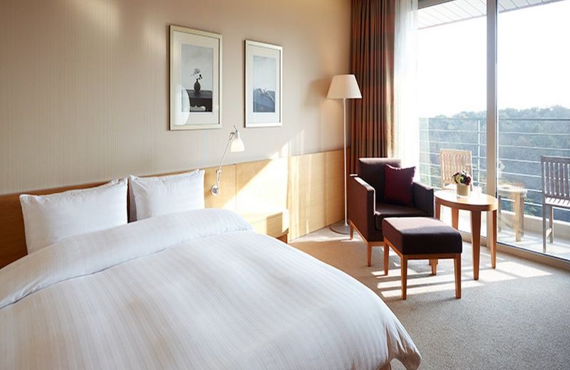 Rolling Hills Hotel