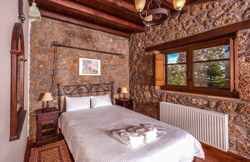 Pera Alonia Guest House