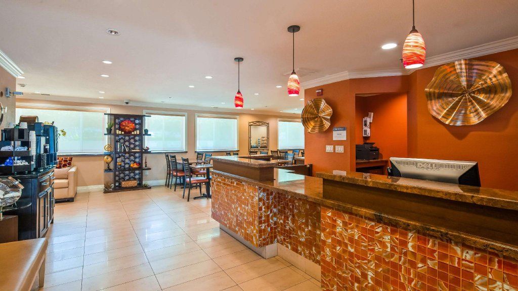 Best Western Plus Airport Plaza