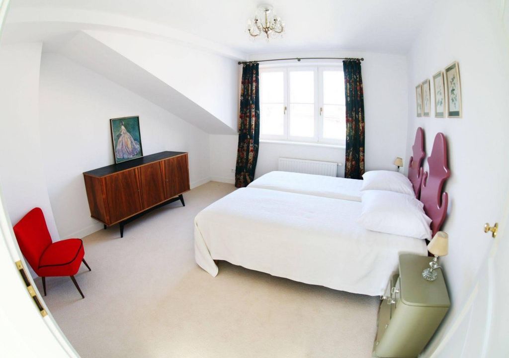 Crystal Suites Old Town