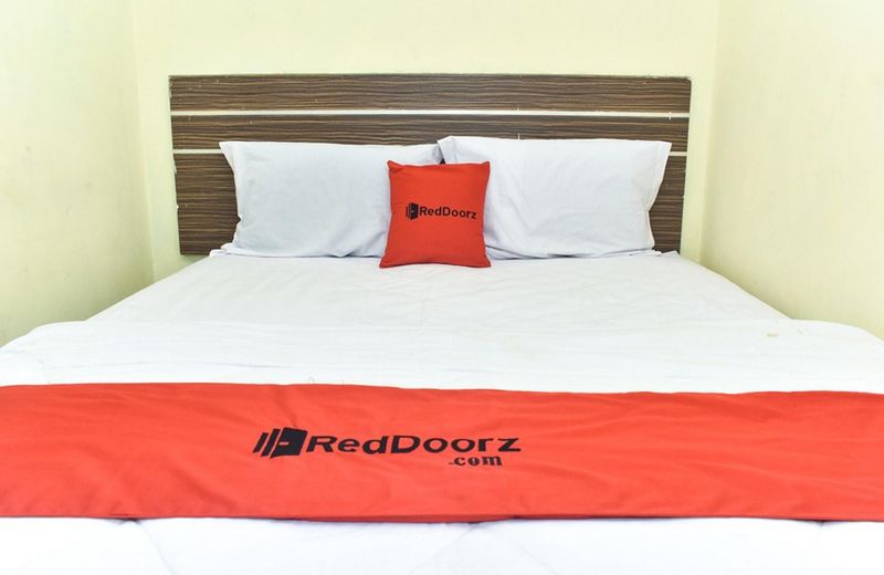 RedDoorz near Pantai Losari 3