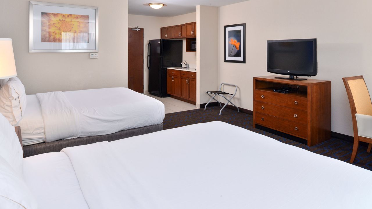 Holiday Inn Express Hotel & Suites Terre Haute, an IHG Hotel