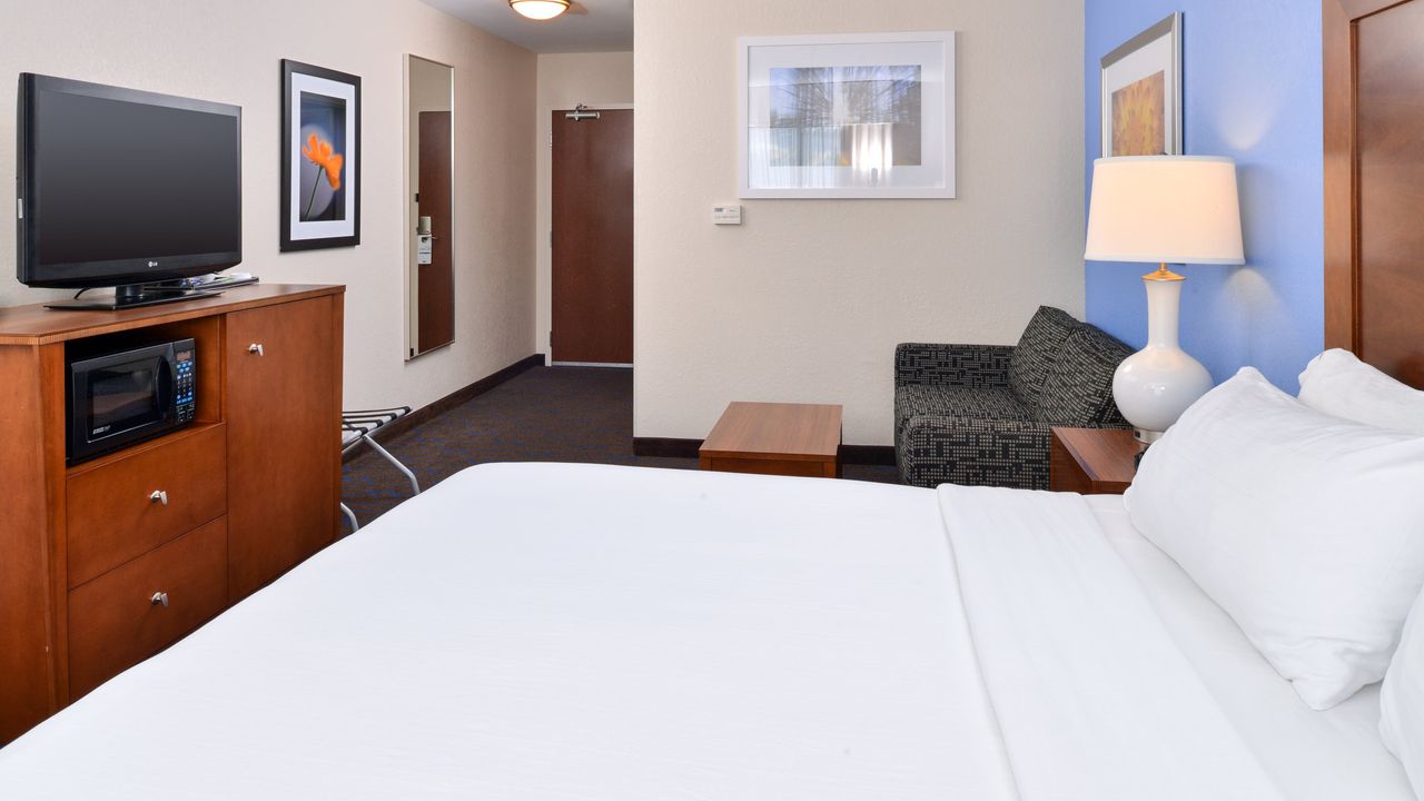 Holiday Inn Express Hotel & Suites Terre Haute, an IHG Hotel