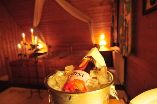 Akzent Hotel Zur Wasserburg - Hotel Garni bed & breakfast