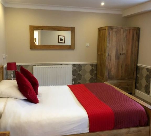 THE LLINEGAR INN