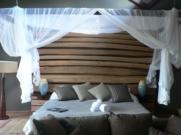 Rhino Ridge Safari Lodge