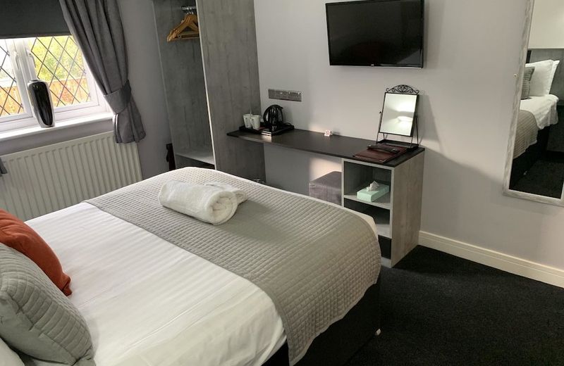 Bowes Incline Hotel