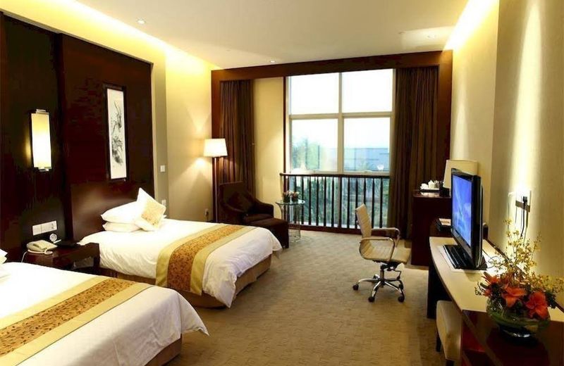 Mirror Lake Hotel