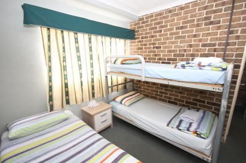 Acacia Snowy Motel