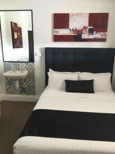 Caledonian Hotel Motel