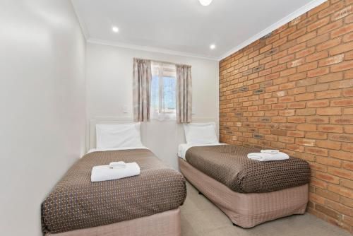 Golden Square Motor Inn