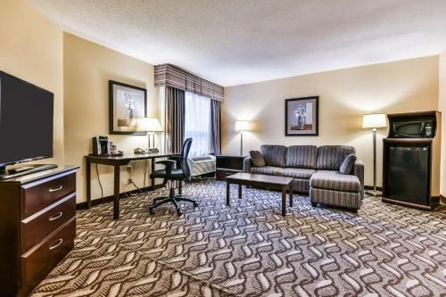 Comfort Inn & Suites Ambassador Bridge