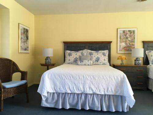Lakeside Country Inn