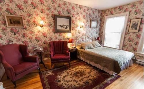 Carriage House Inn