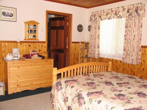 Blue Grouse Country Inn B&B