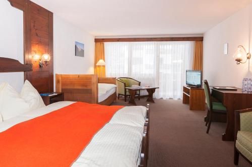 BaseCamp Hotel