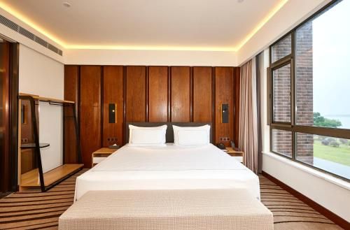 Tongli Lake View Hotel