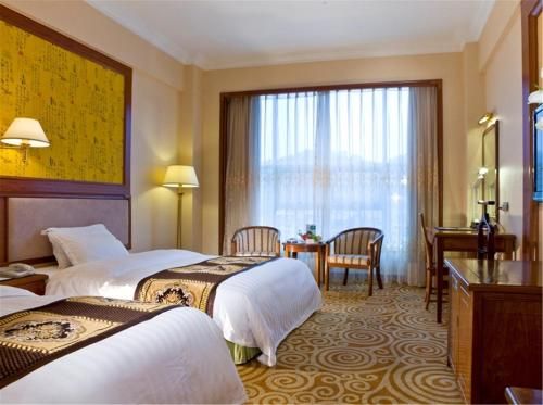 Fenggang Gladden Hotel