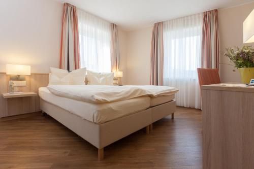 Eifel Hotel Schneider am Maar