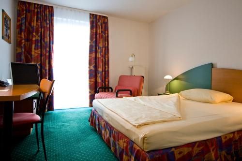 Highway Hotel
