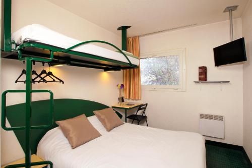 Hotel Cerise Lens