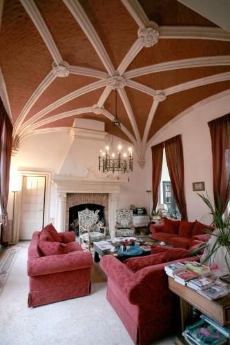 Le Chateau des Ormes Hotel