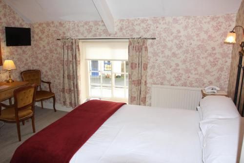 The Fox and Hounds Country Inn