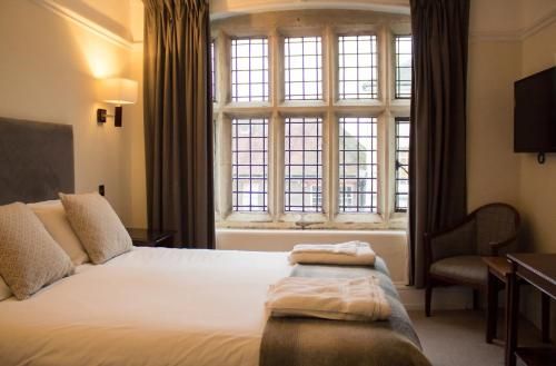 Norfolk Arms Hotel