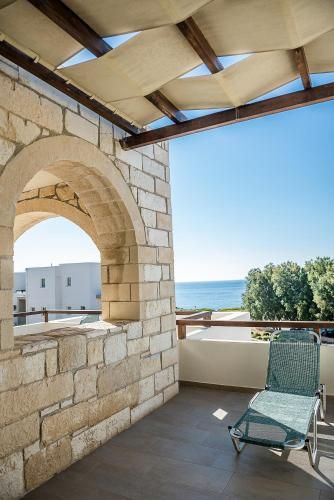 Kavos Hotel & Suites