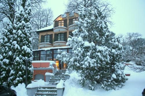 Outdoor Pictures 24
