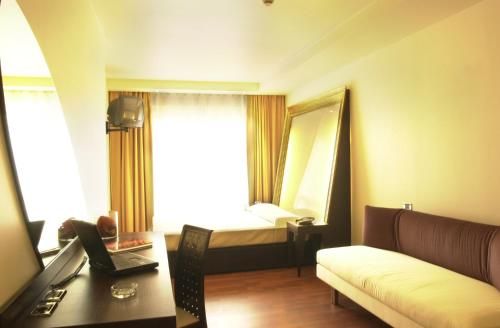 Aston Hotel